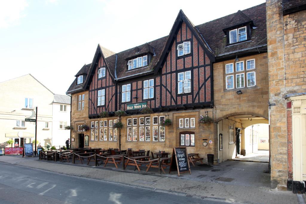 Half Moon, Sherborne By Marston'S Inns Exterior foto